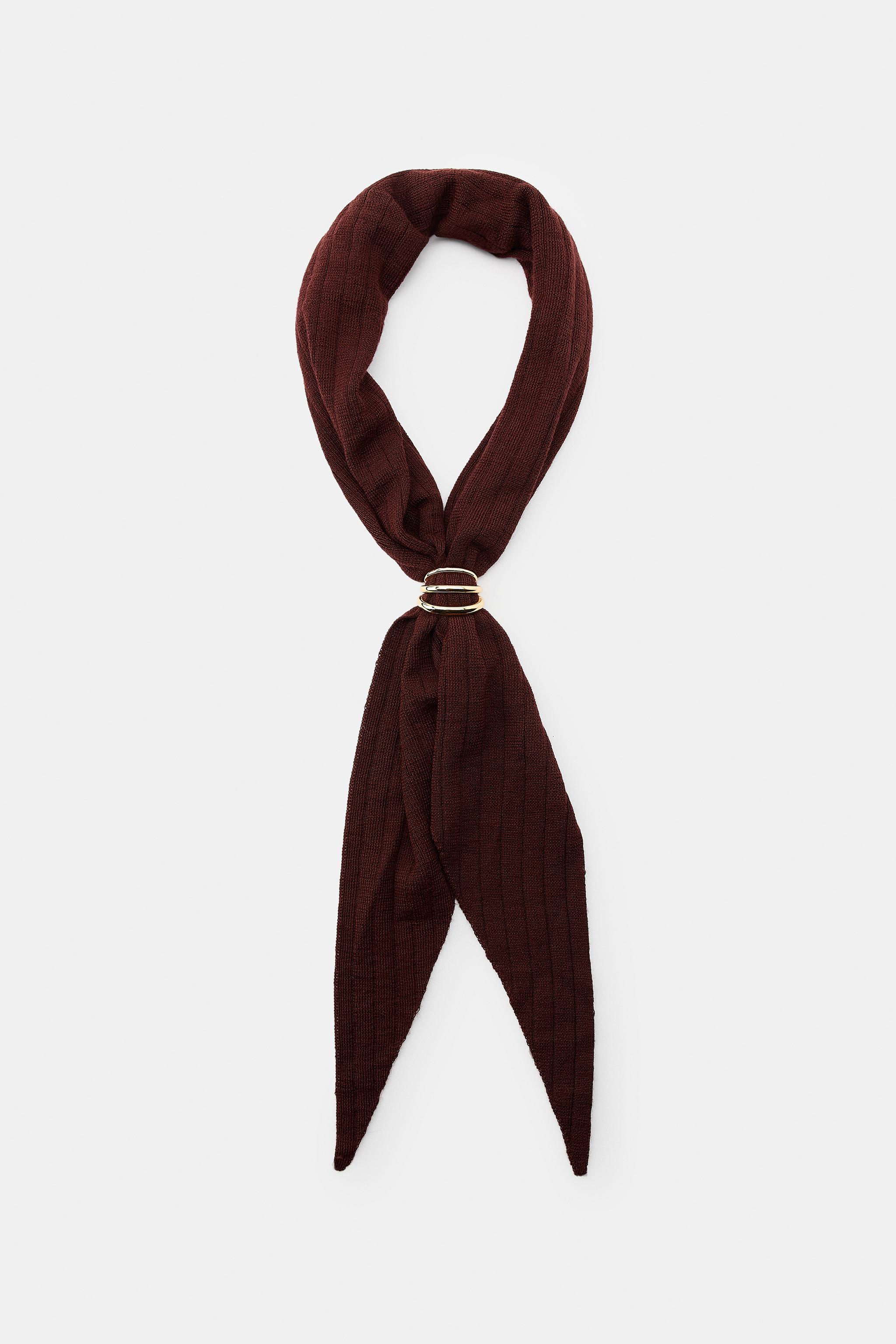 KNIT BANDANA WITH BROOCH